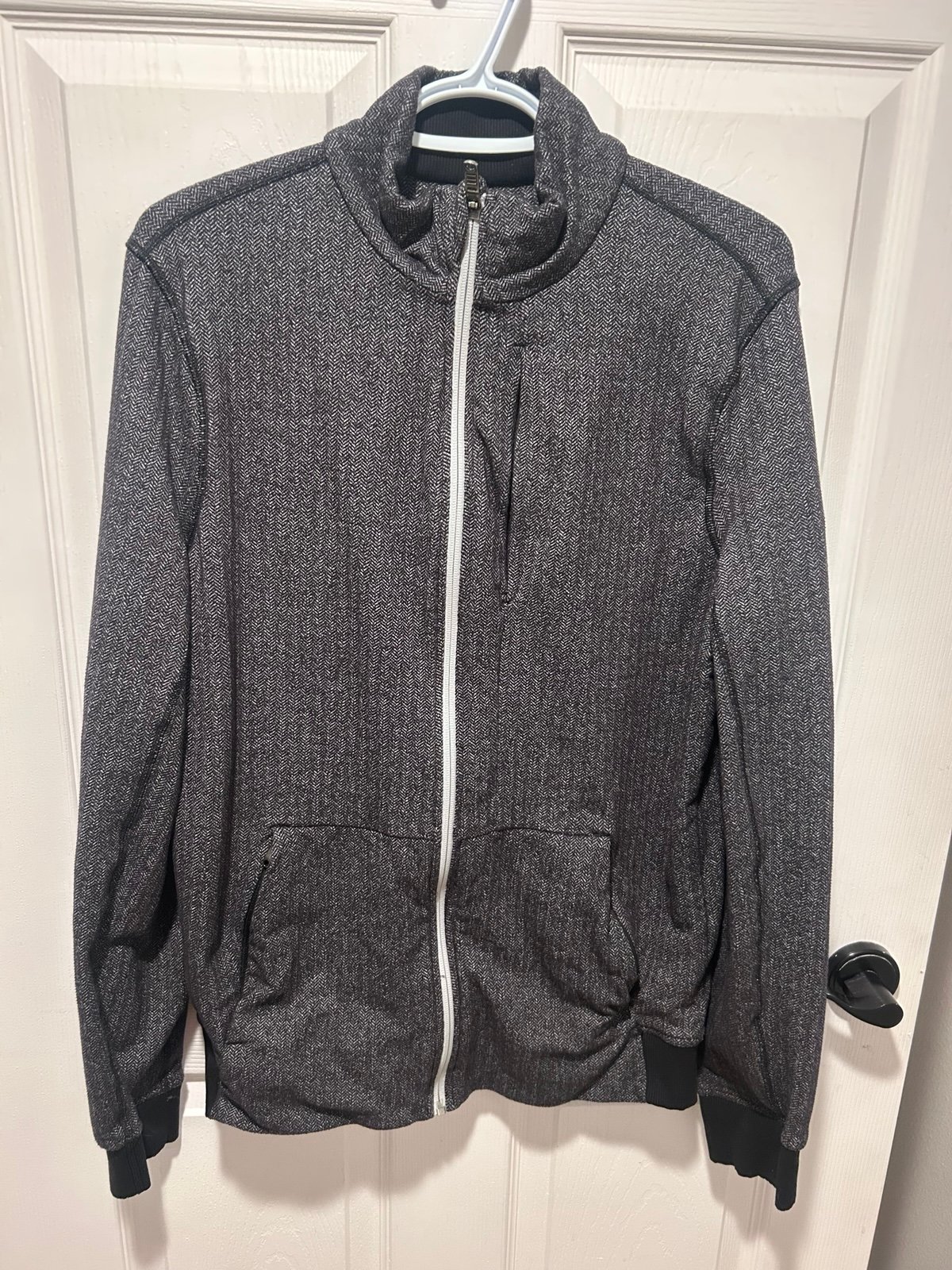 Men’s Lululemon full zip size Large