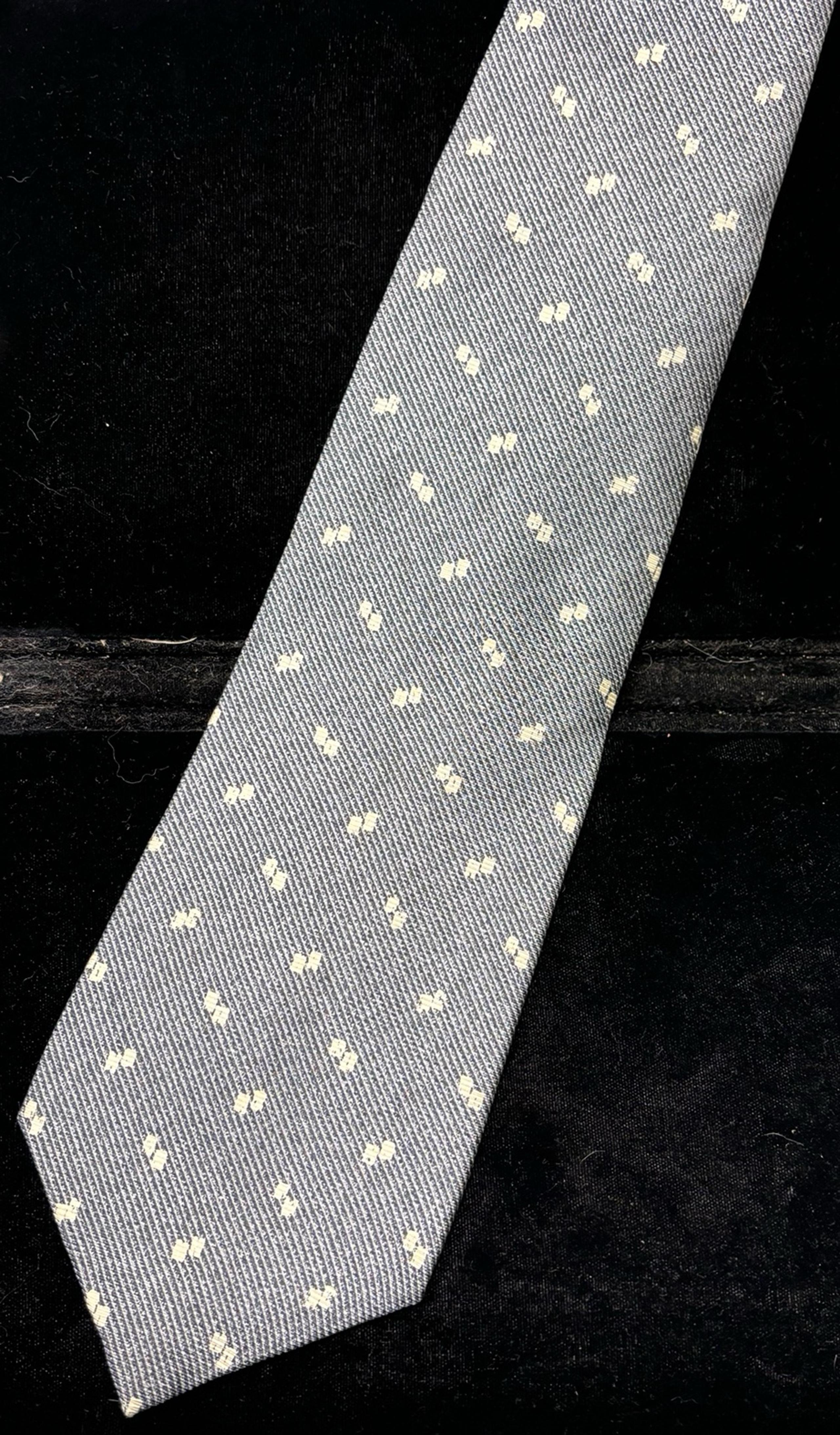 Retro Claiborne Mens Tie 100% Silk Grey White Woven Geometric Dots Necktie 58x4