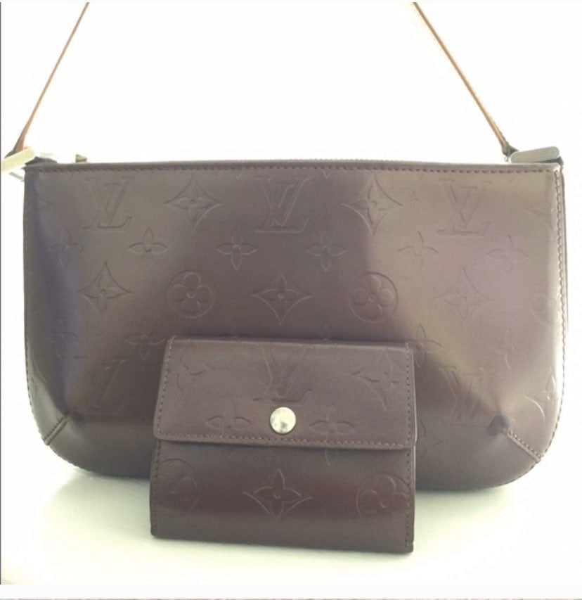 Authentic LV Vernis Pochette/Wallet Bund