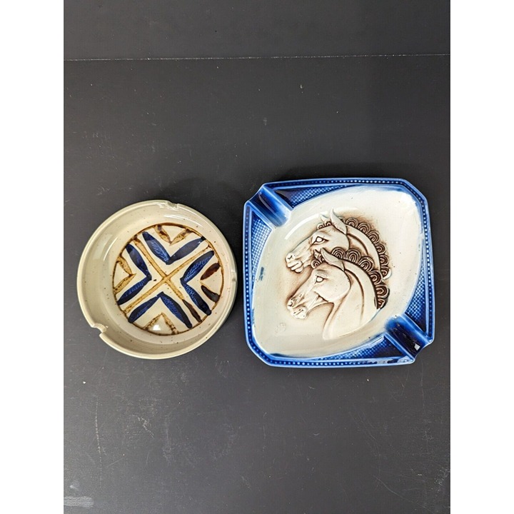 VINTAGE LOT OF 2 ASHTRAYS MADE IN JAPAN 5 ROUND PAINTED & HORSE HEAD/BLUE RIM
