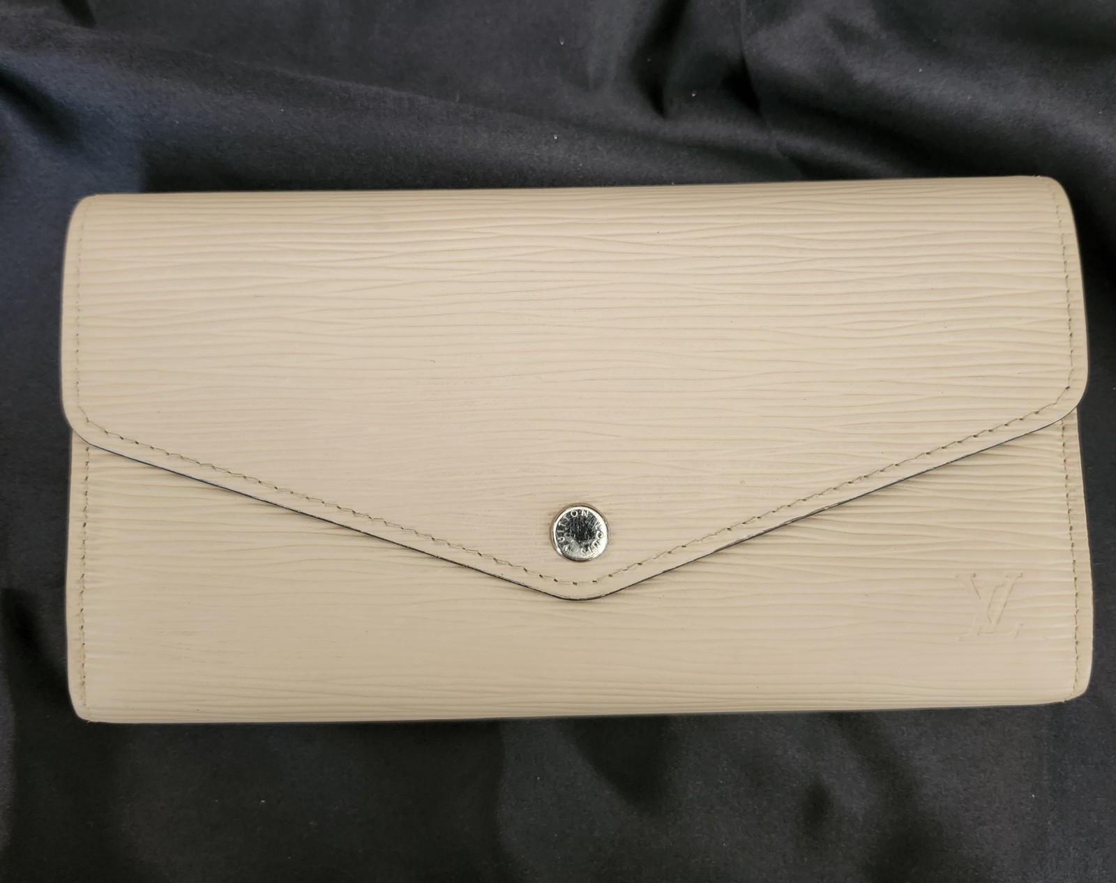 LOUIS VUITTON Epi Portefeuille Sarah Long Wallet Dune