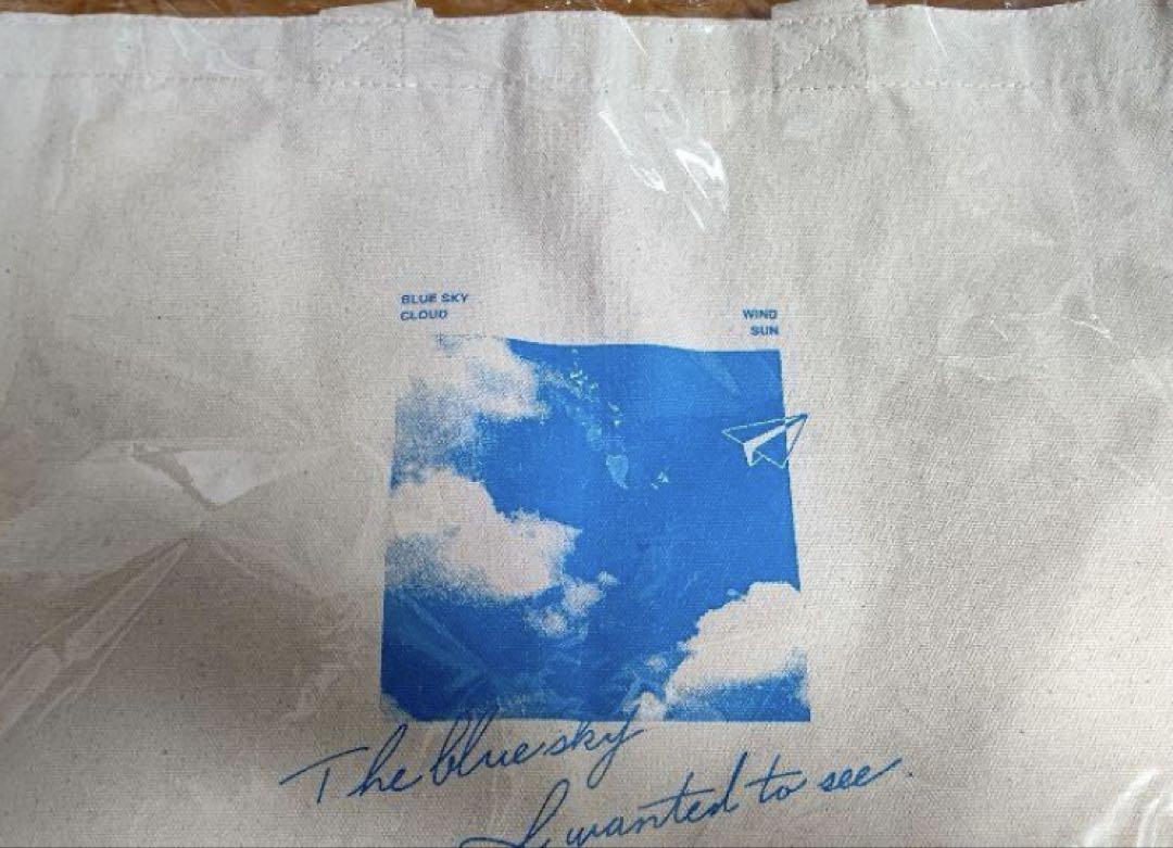 The sky blue tote bag I wanted to see, Boku Ao (僕青) initial tote bag, sold out.