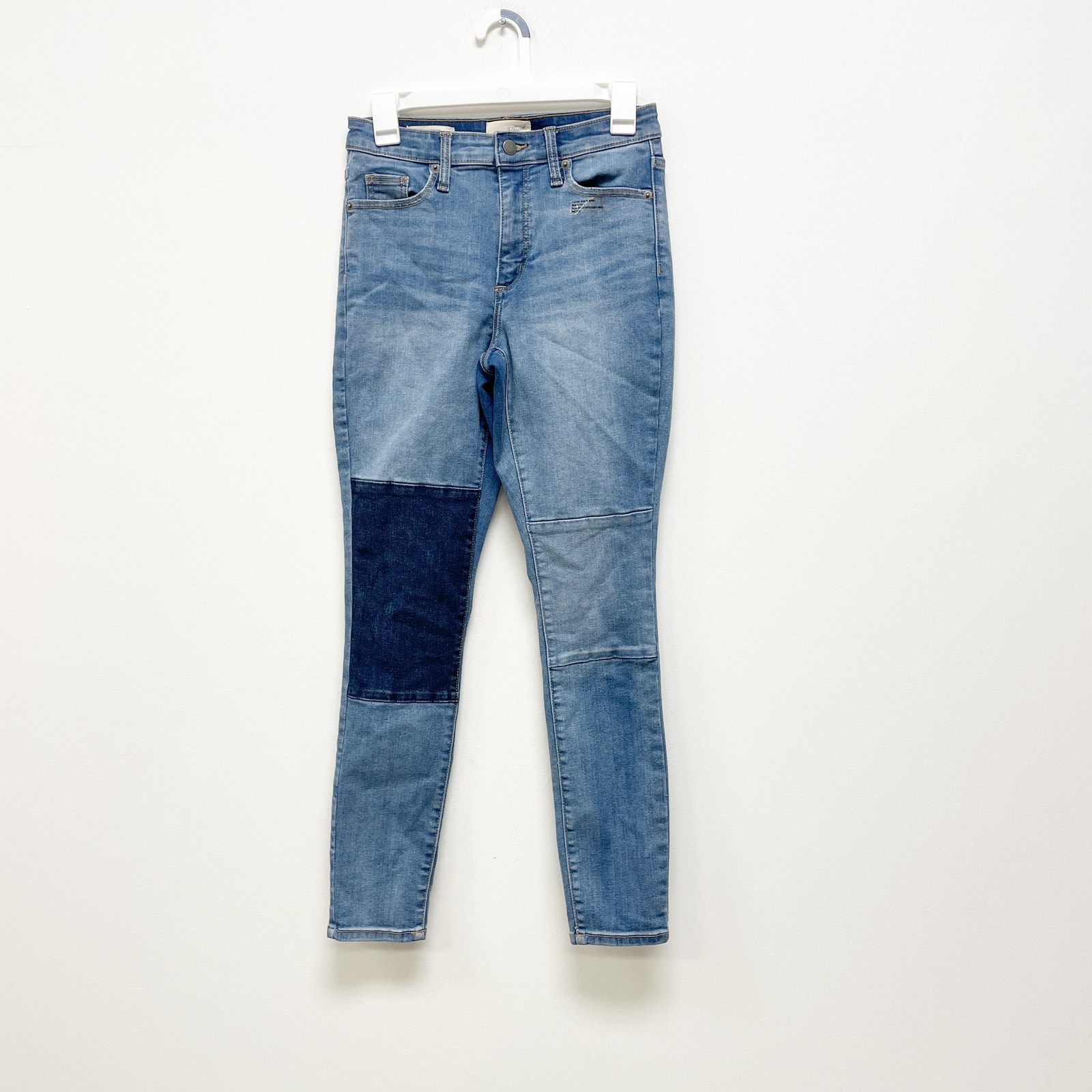 Universal Thread NWOT Women's 2 Light Wash Cotton High-Rise Skinny Patched Jeans