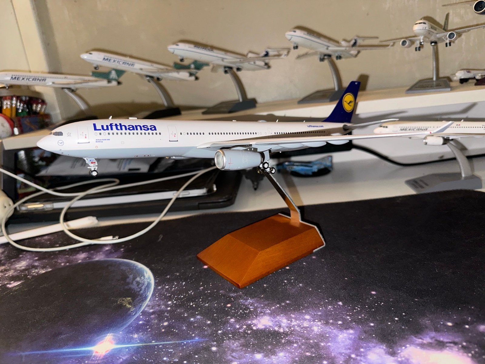 JFOX MODEL PLANE LUFTHANSA AIRLINES A330-300