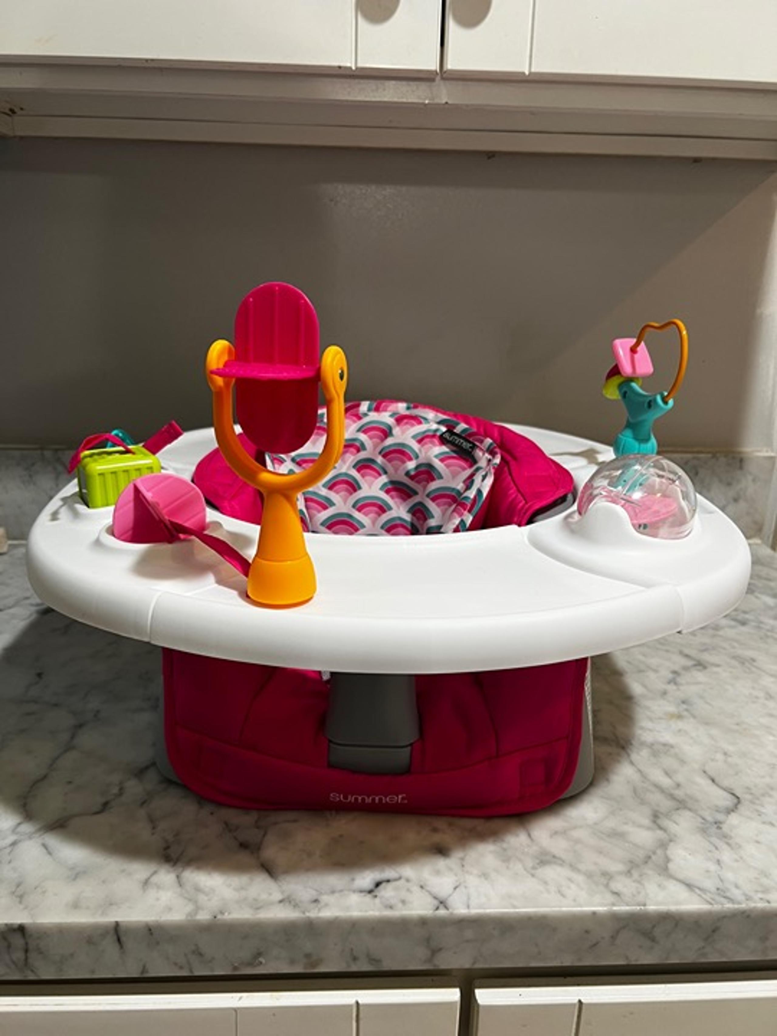 Baby snack and play chair