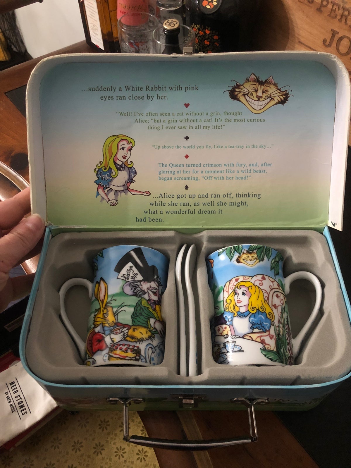 Alice in Wonderand tea set