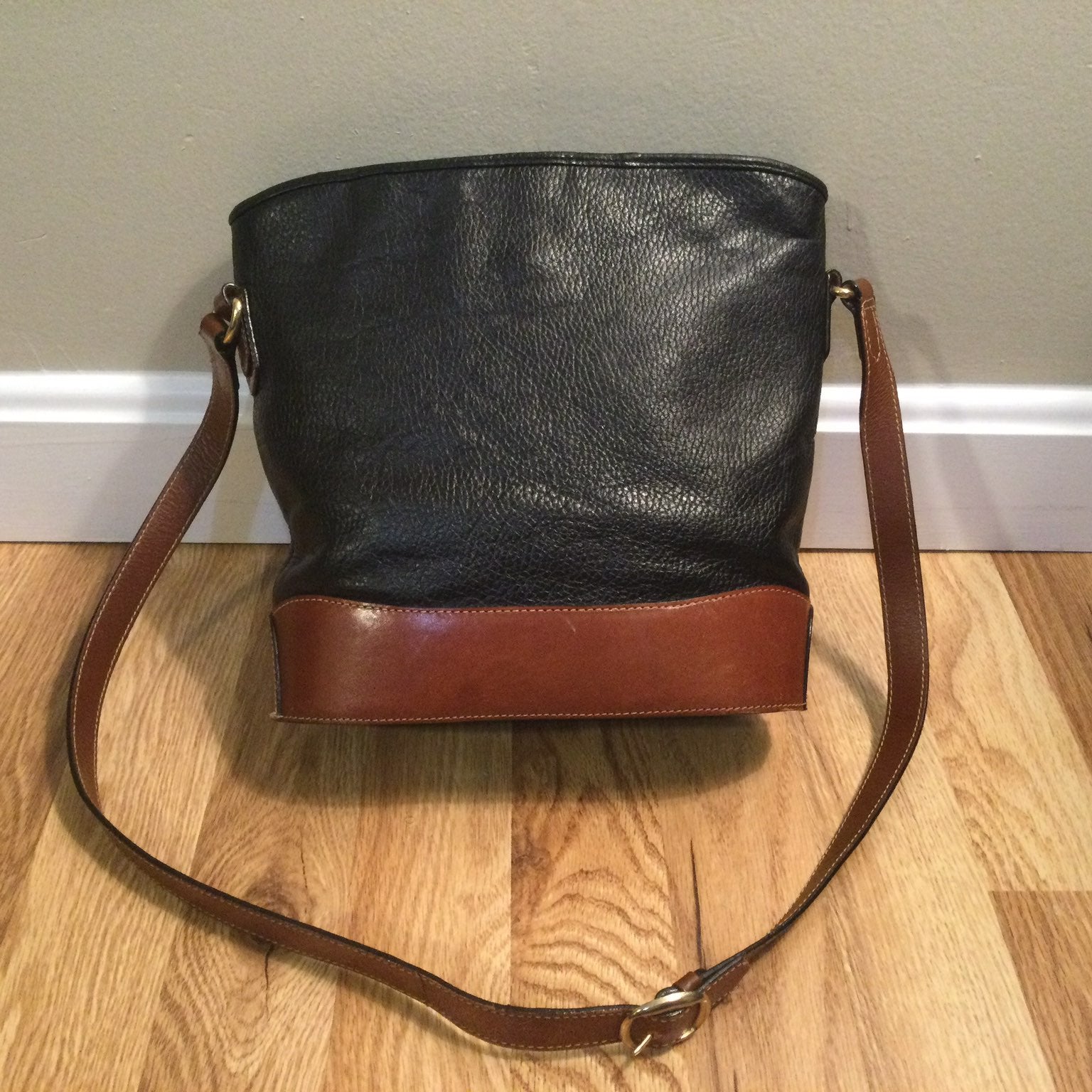 Delfino Leather Shoulder Bucket Bag