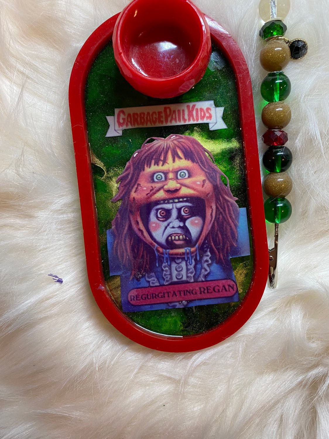 Garbage rolling tray with bud clip