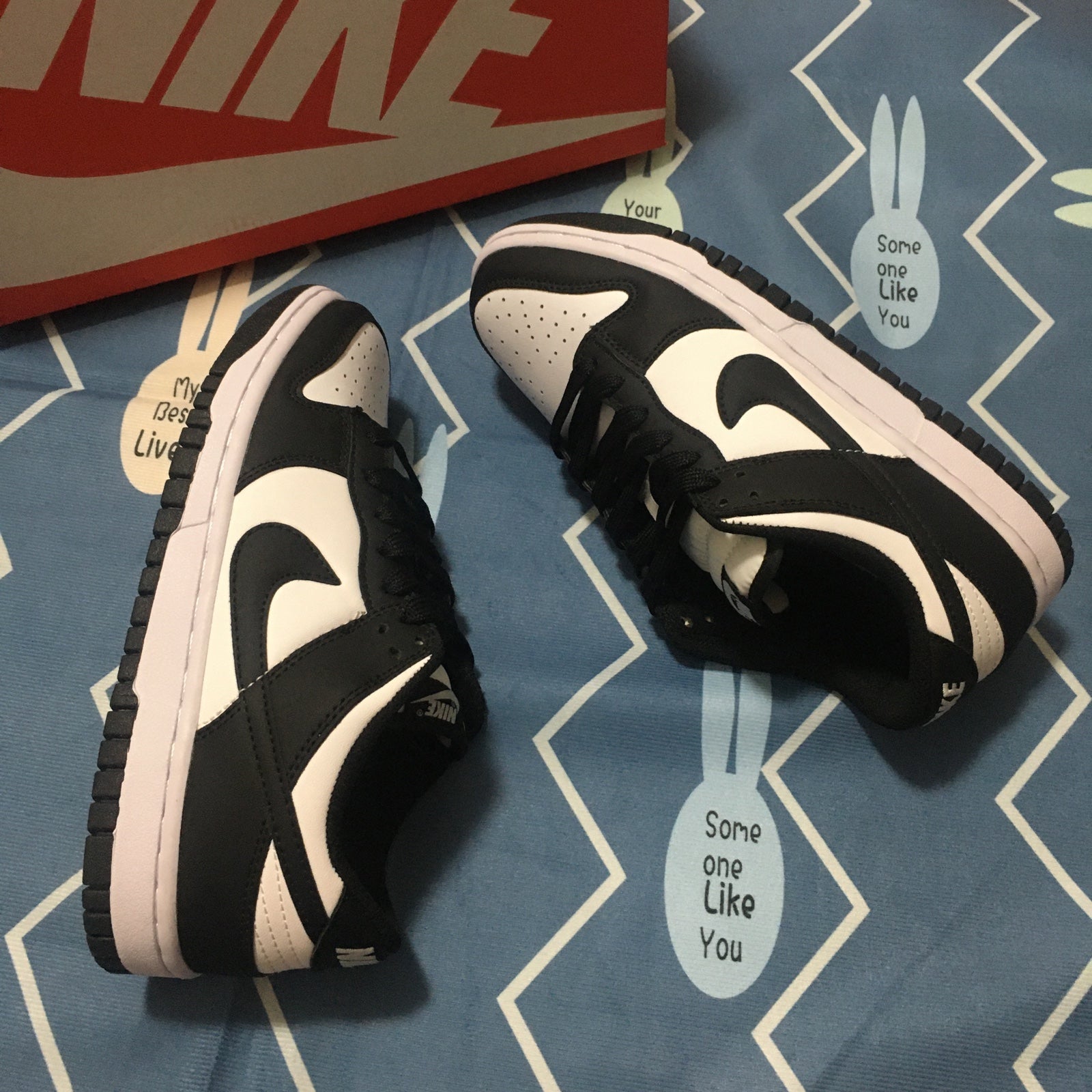 Nike women size 8 low dunk shoes