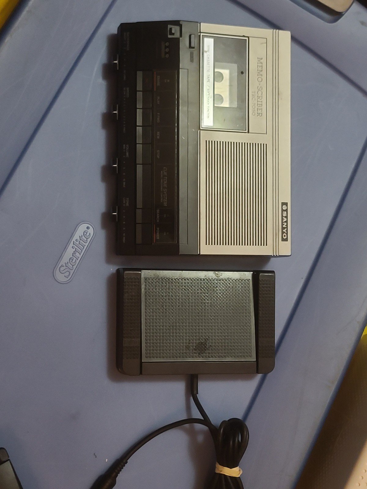 Sanyo memo scriber memo cassette tape recorder player with foot control FS-92