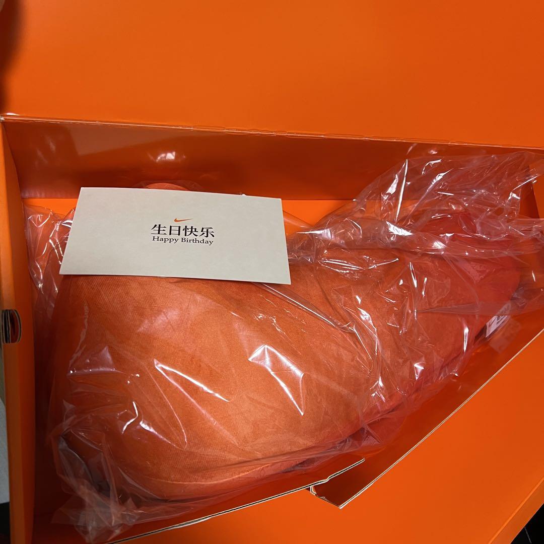 Nike Swoosh Pillow Birthday Gift | SneakerNews.com