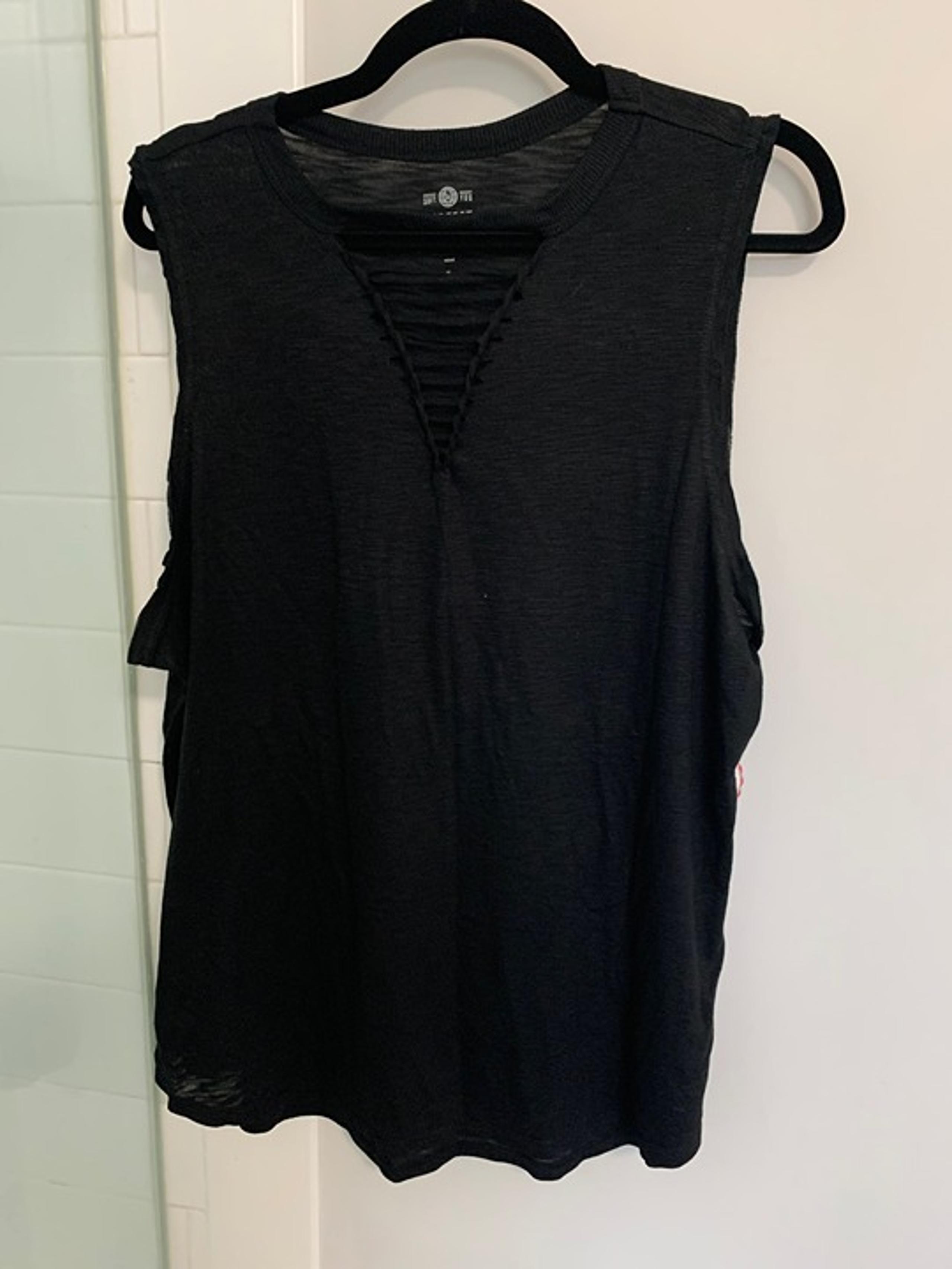 SO Black Perfect Tee Top Criss Cross Front Perfectly Soft Relaxed Womens Size