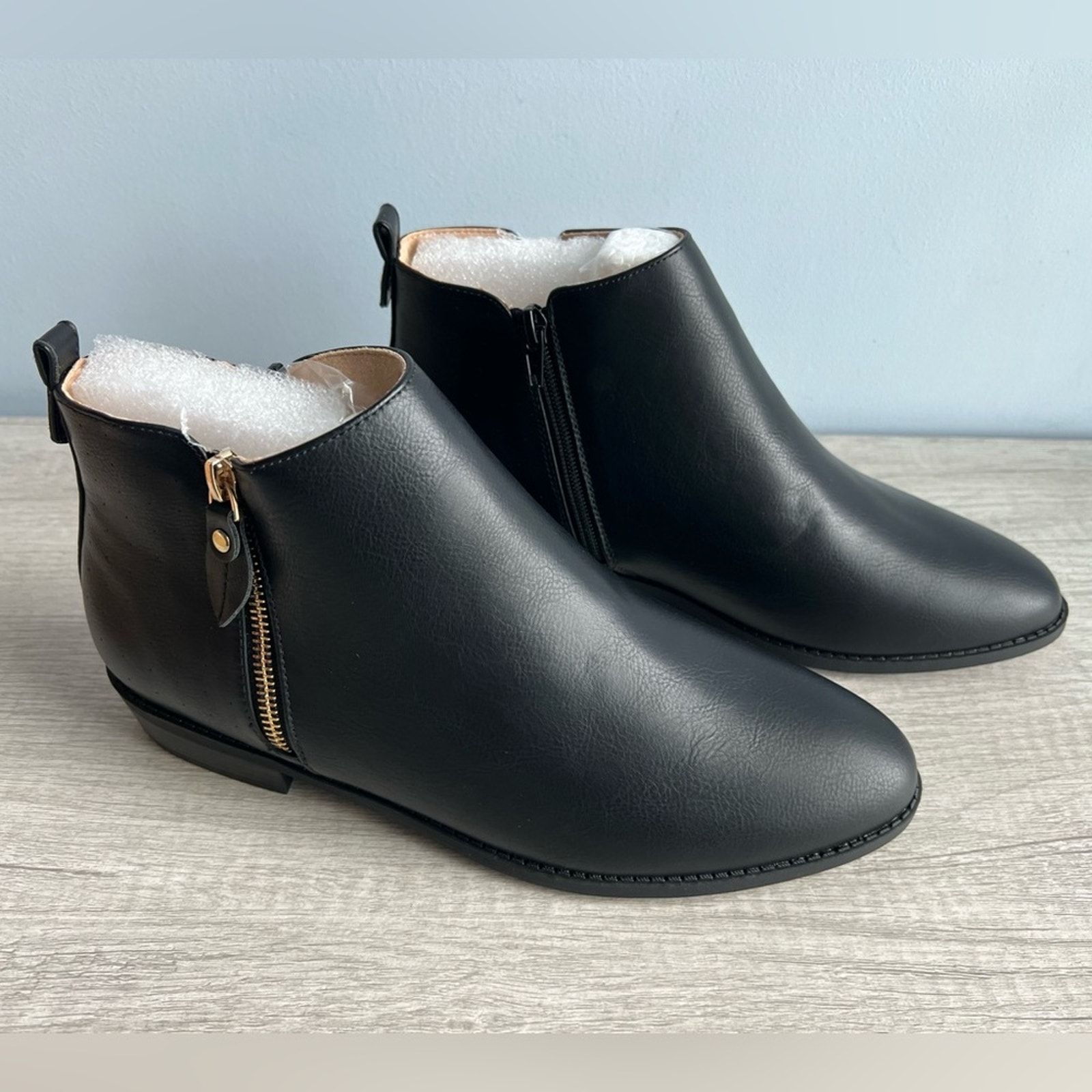 Journee Collection Women's Ellis Side Zip Ankle Booties Size 10