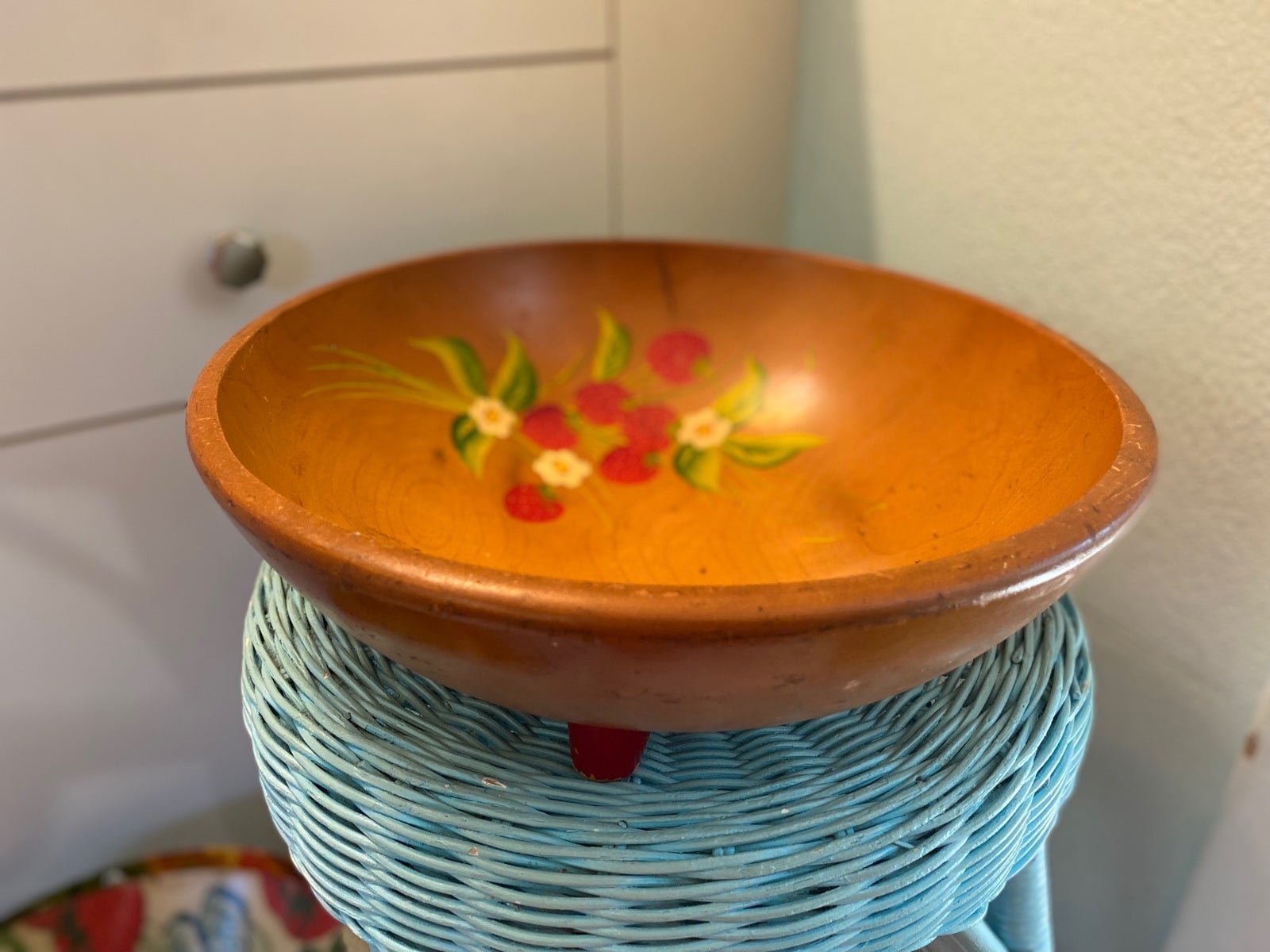 Vintage large 13 farmhouse footed wooden munising bowl w/strawberries