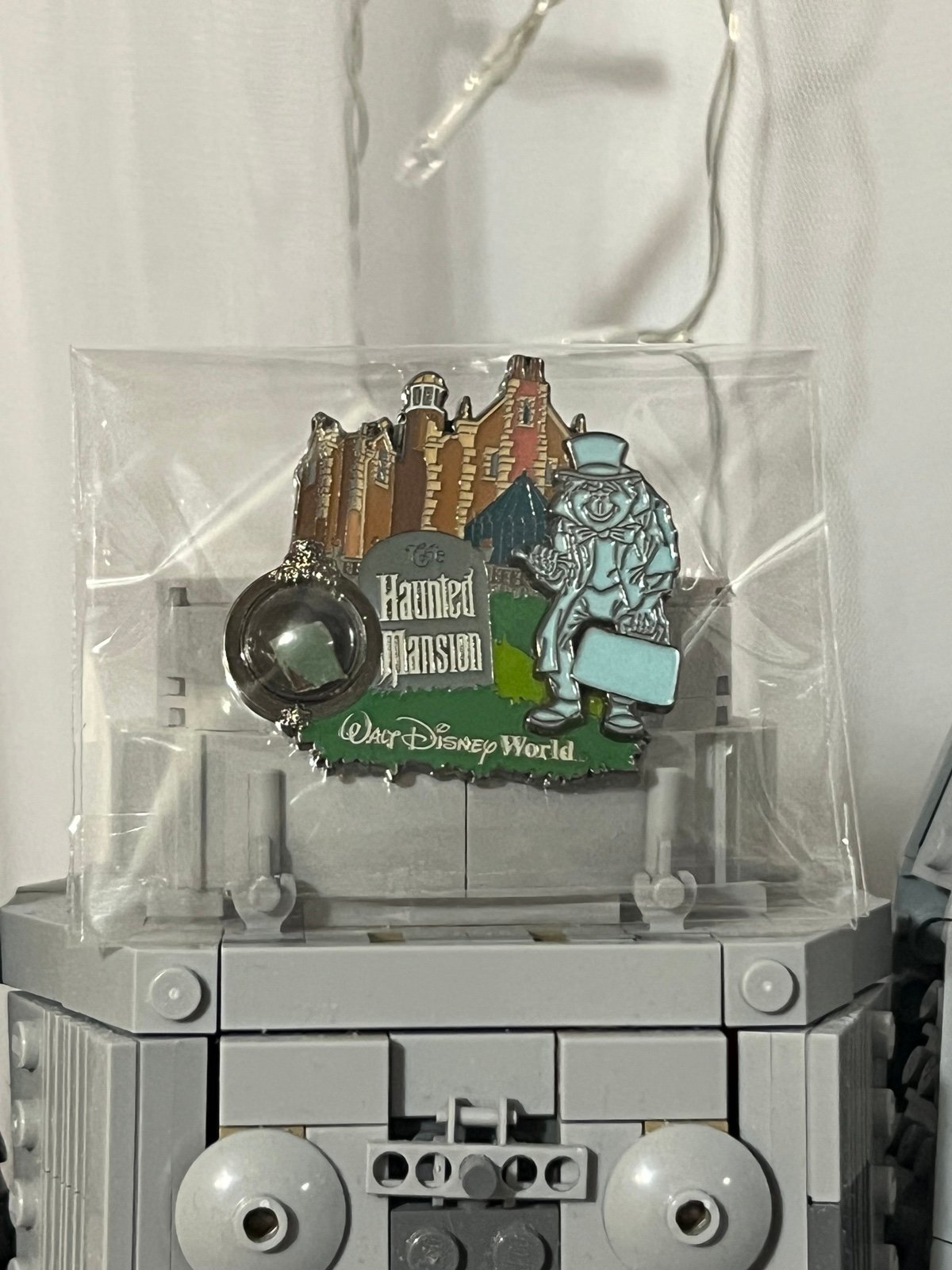 Disney Disneyland resort Haunted Mansion Piece of History Series 2 Pin