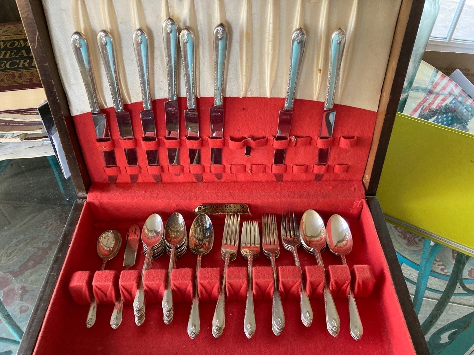 Silver flatware, Wm Rogers 8silver place settings