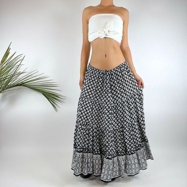 Vintage Y2K Boho Black & White Floral Flowy Low Rise Maxi Skirt / Size: Medium