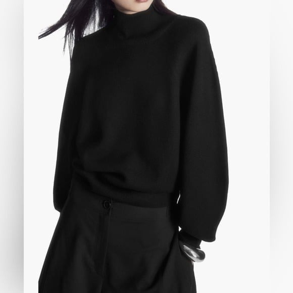COS turtleneck sweatshirt in black small
