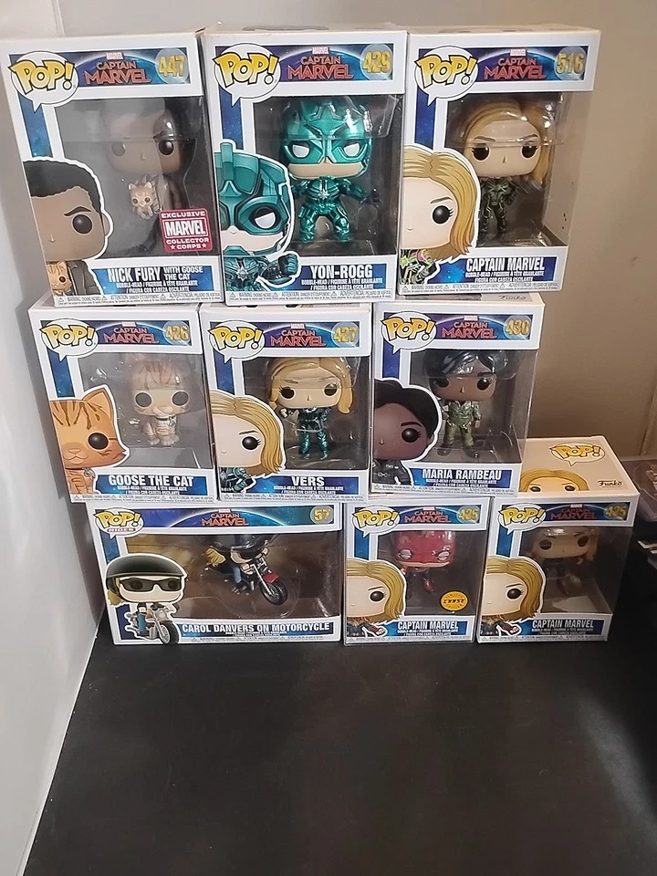Funko Pop Captain Marvel Set With Chase And Motorcycle