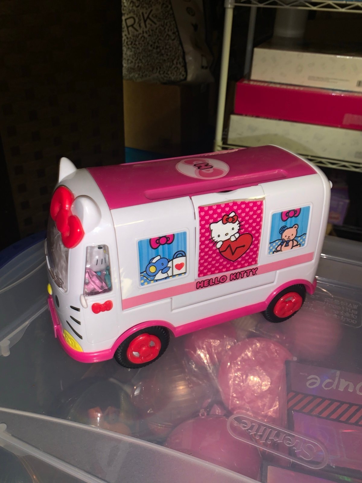 Hello Kitty & Friends Ambulance