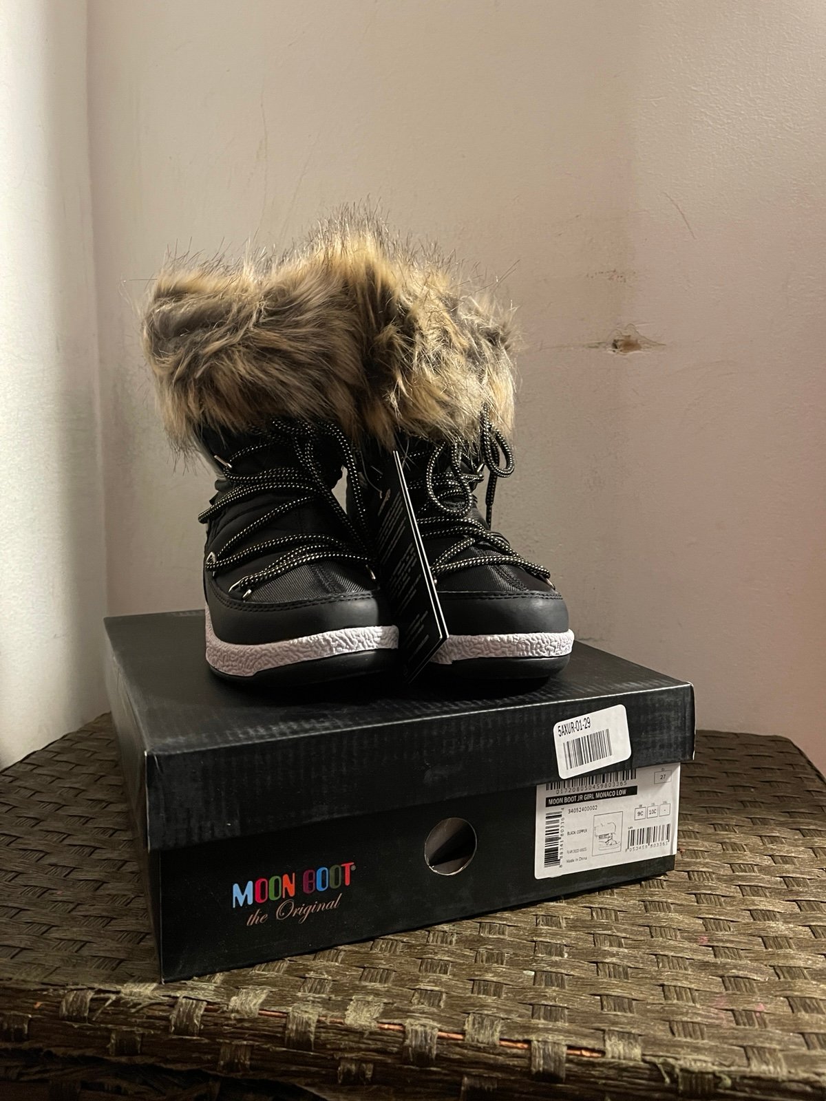 Little girl Monaco moon boots 10C