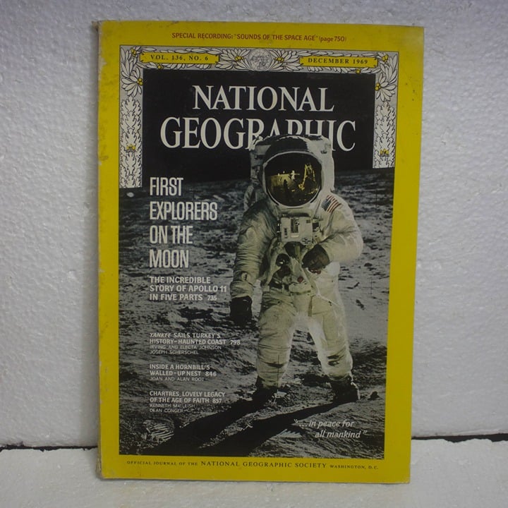 National Geographic December 1969 First Explorers on the Moon W/Record Attached
