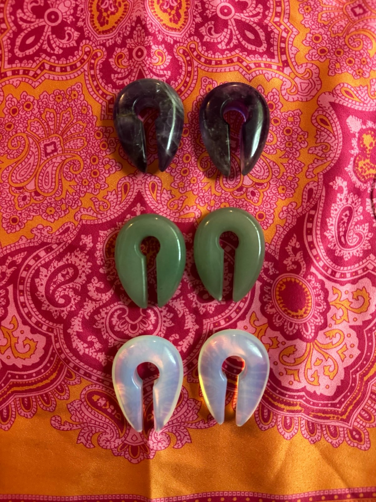 3 pack of ear weights, keyholes