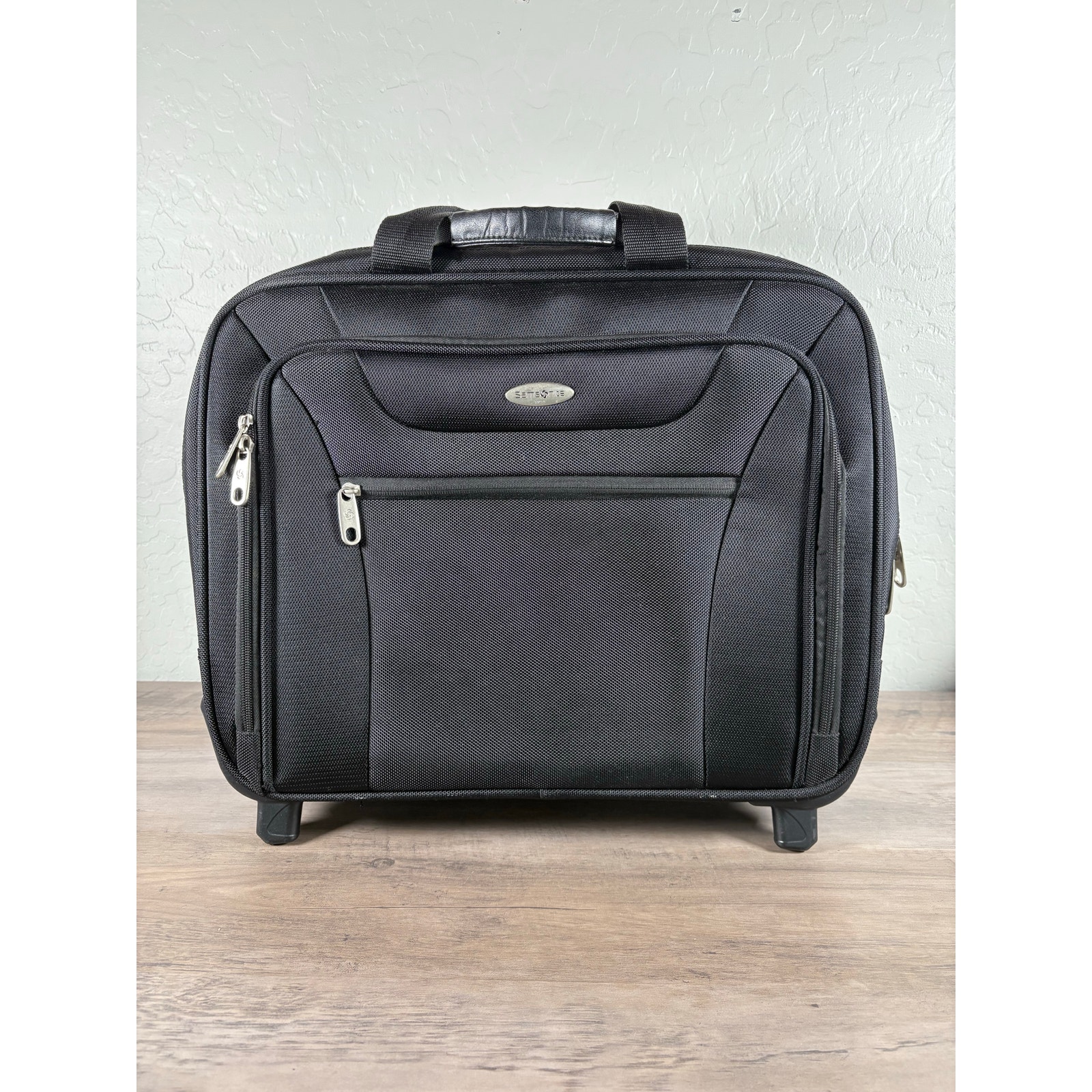Samsonite Wheeled Business Brief Computer Laptop Case EUC