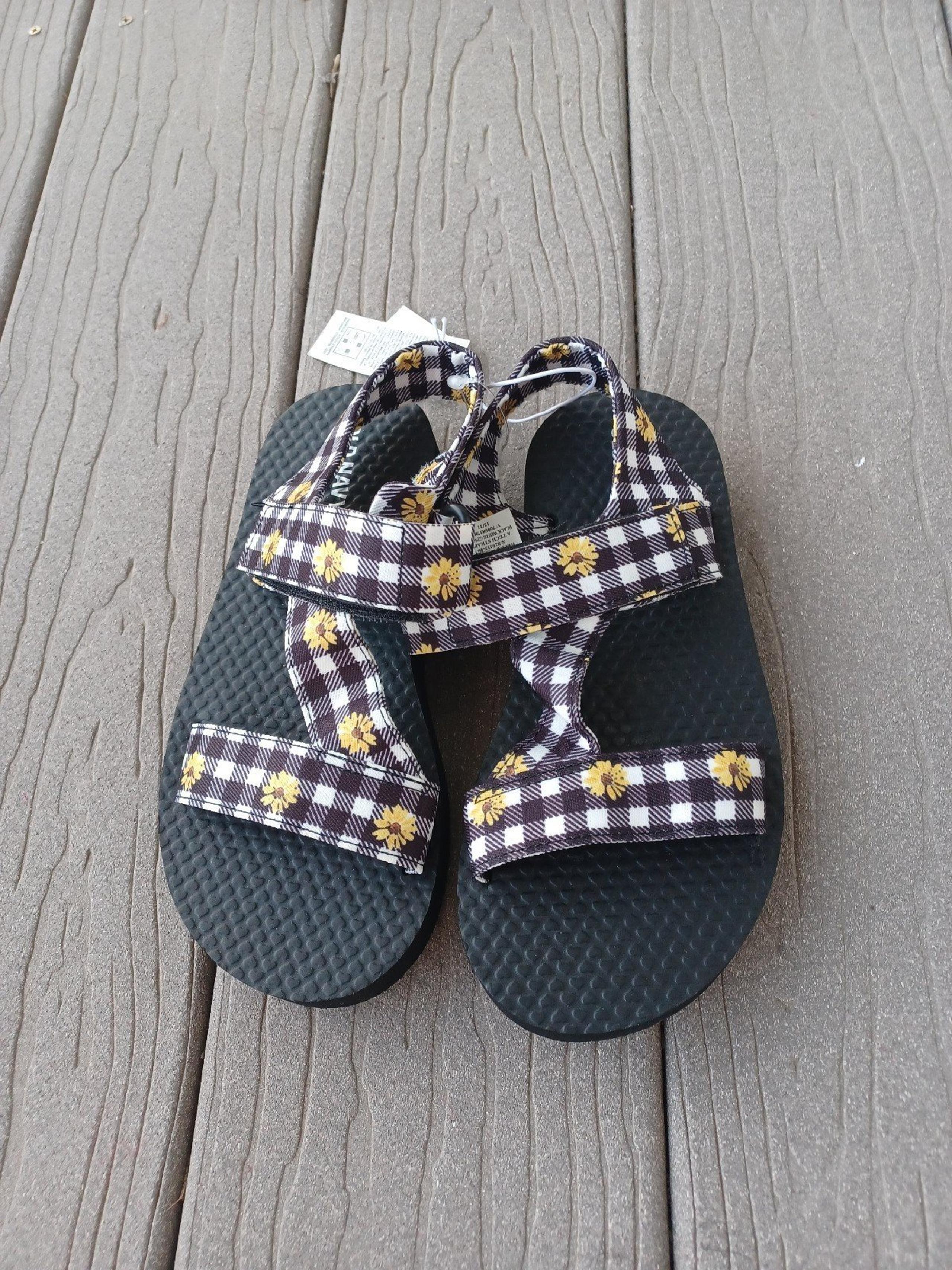 Old navy Sandals size 13