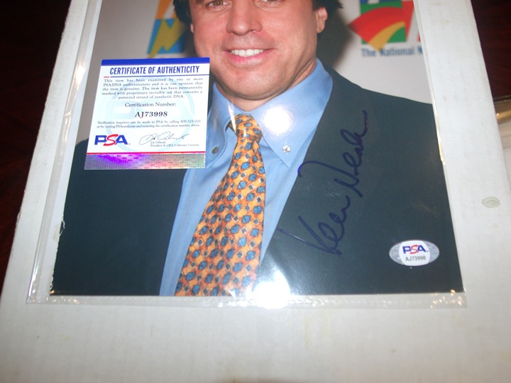 KEVIN NEALON ACTOR COMEDIAN HAND SIGNED AUTO 8X10 PHOTO PSA/DNA COA