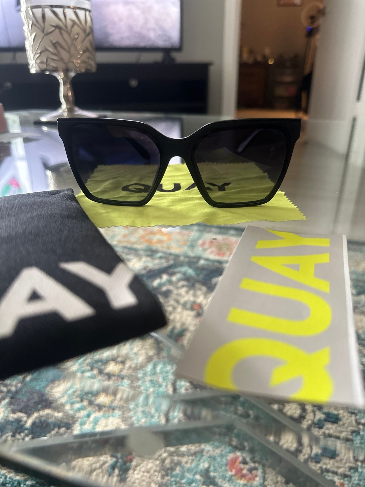 QUAY LEVEL UP polarized sunglasses Brand New w/ case