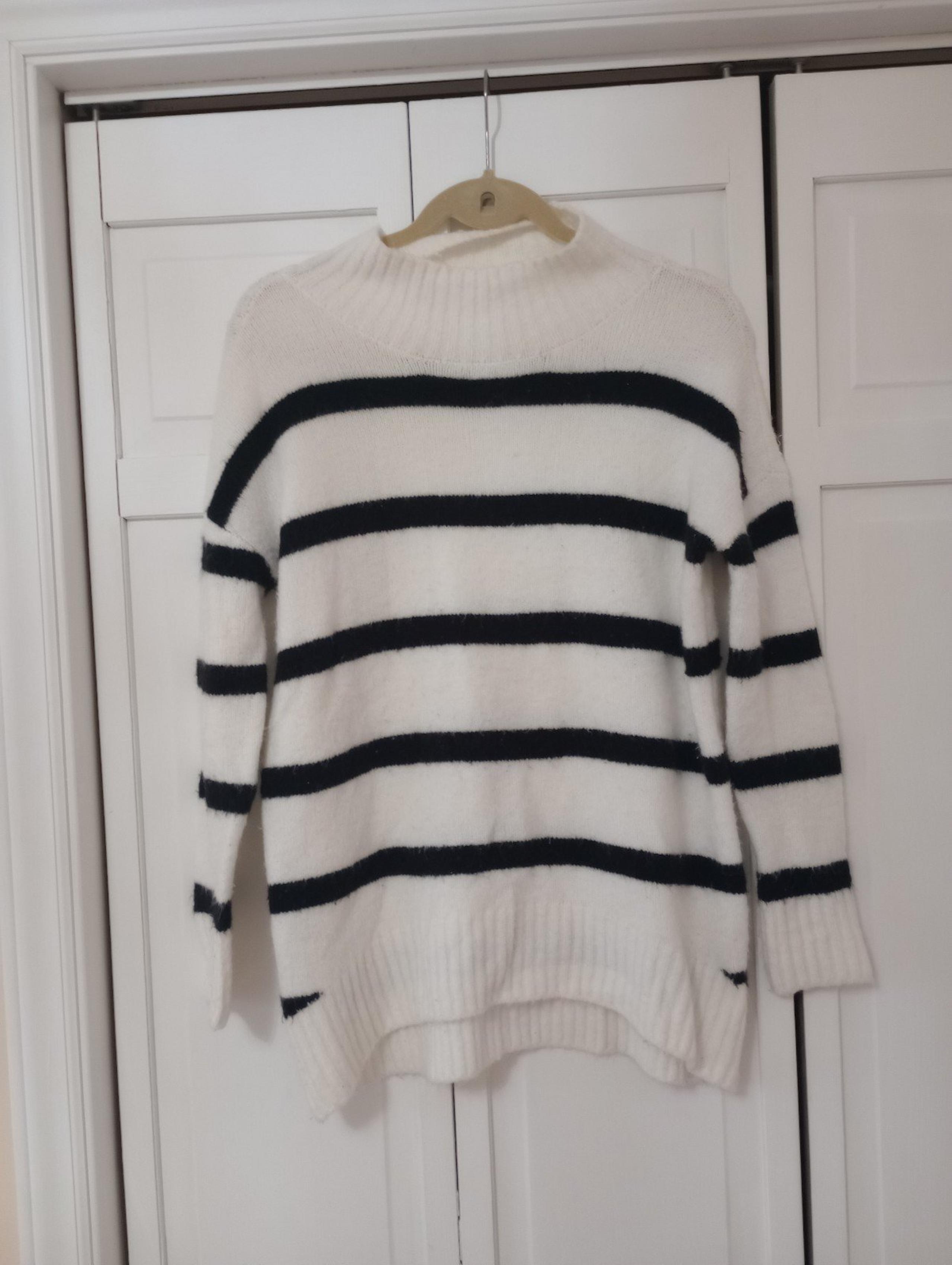 Workshop Republic Clothing white and black striped sweater size XS ( oversized)