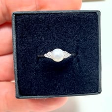 10k Solid White Gold Genuine Freshwater Pearl & CZ Estate Ring (size 6.75)