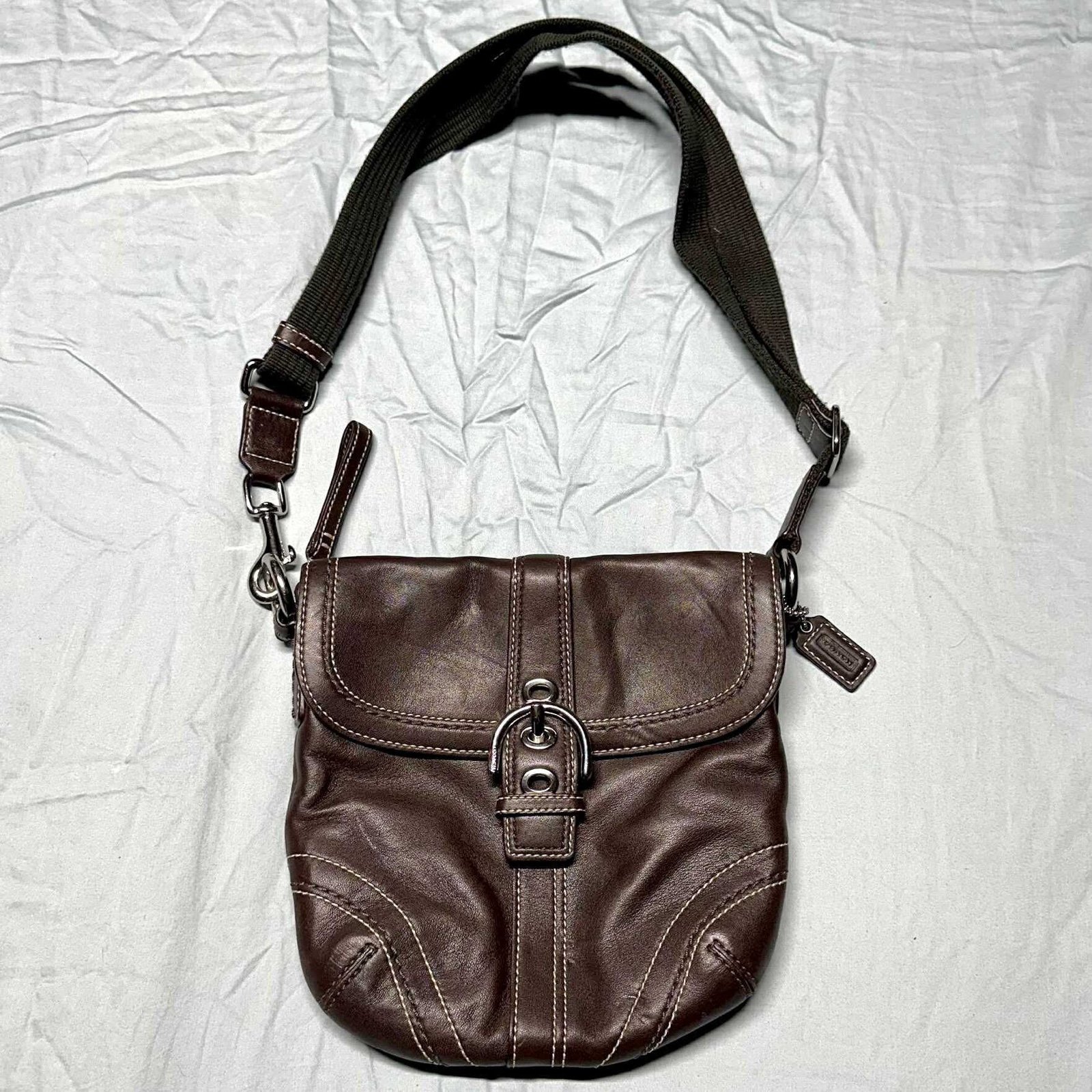 Classy dark brown soho messenger crossbody Coach bag!