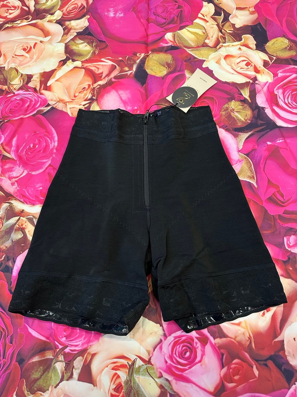 Hourglass invisible short