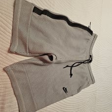 MEN'S 2 BUNDLE NIKE TECH SHORTS.