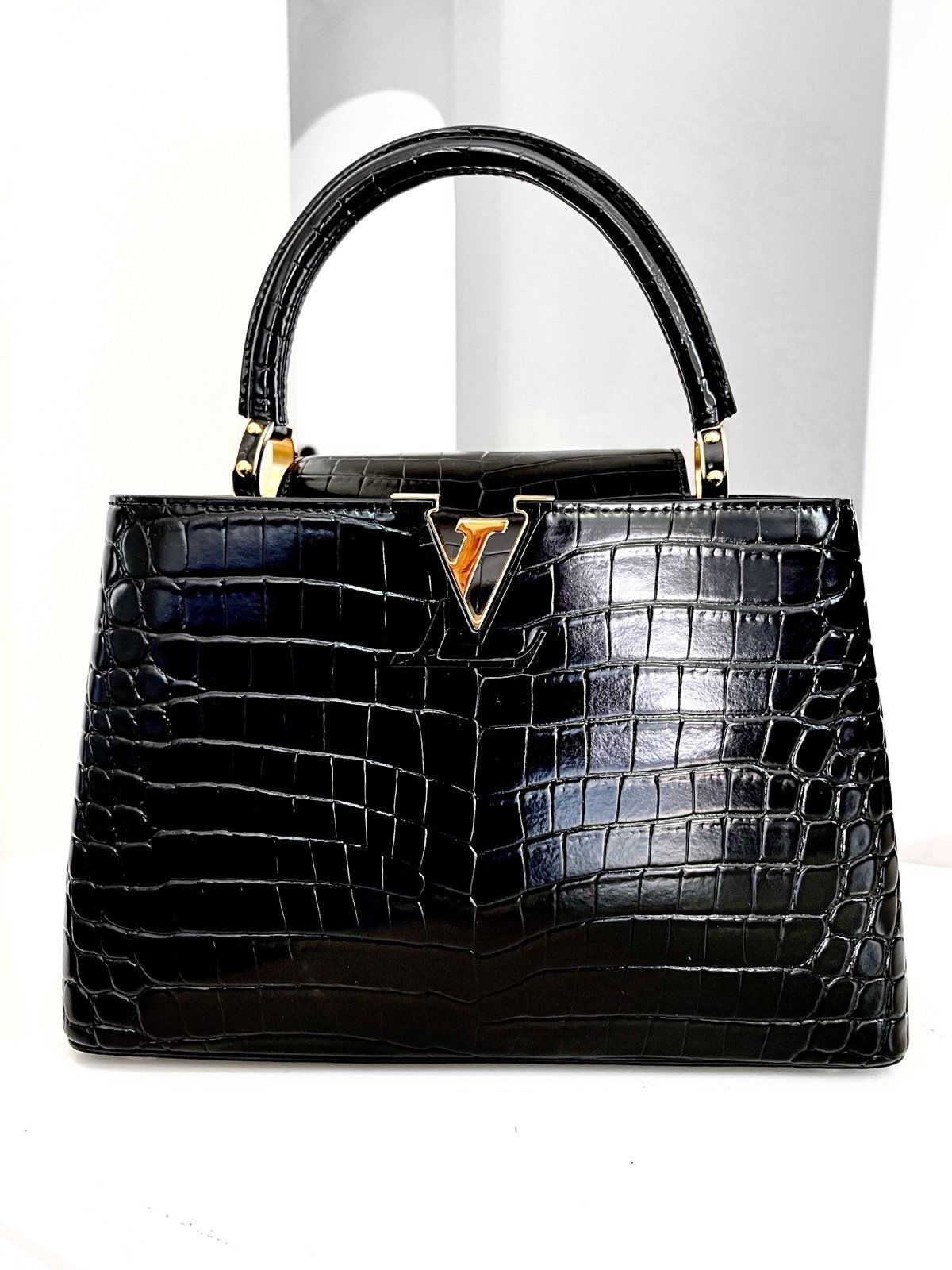 Brand New Capucines Handbag – Crocodile Embossed Leather & Gold Hardware