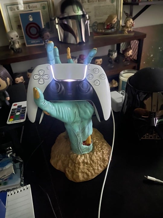 Gaming Controller Holder One More Life With Figure