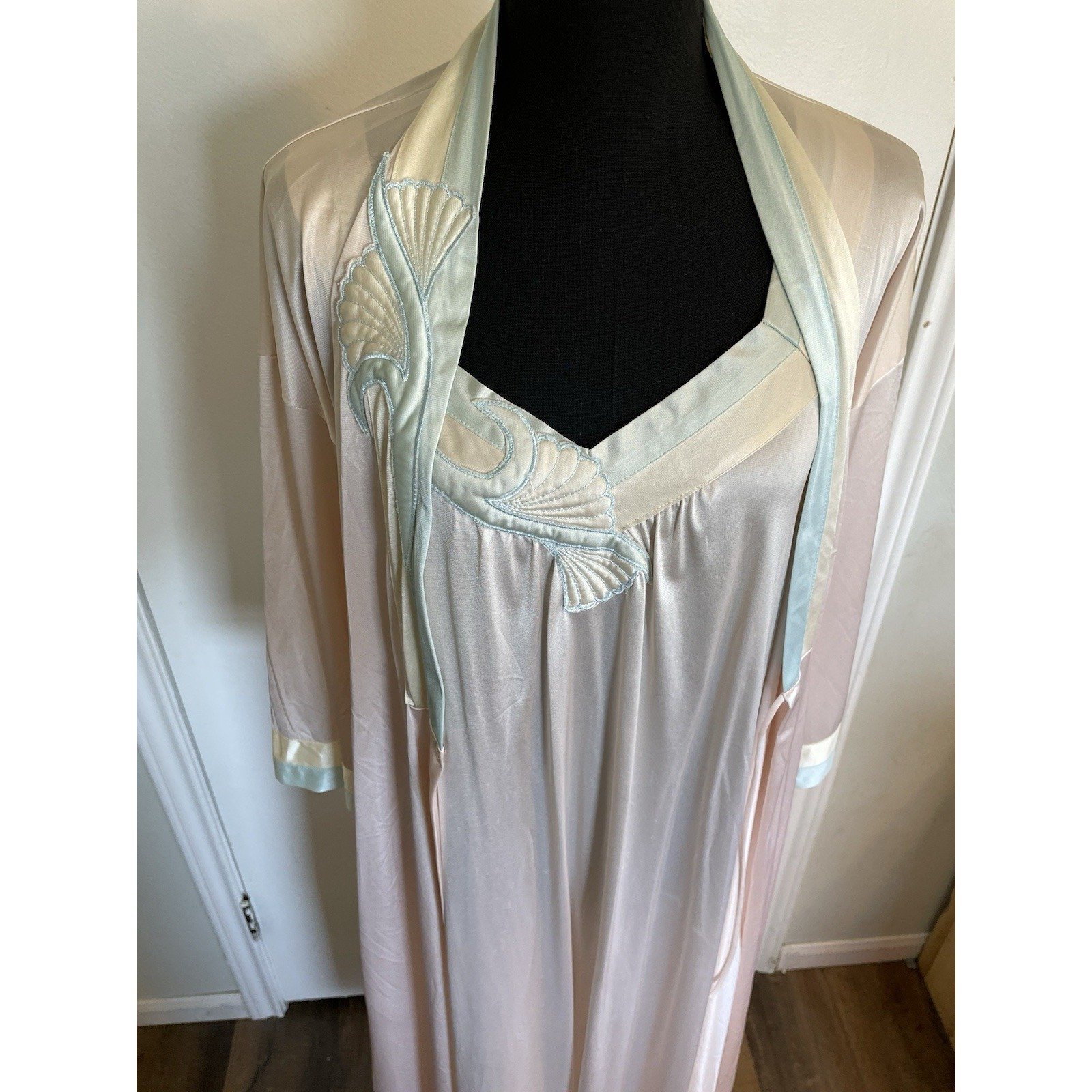 VTG 70S VANITY FAIR PETITE SMALL PINK TEAL SEASHELL MERMAID PEIGNOIR SET