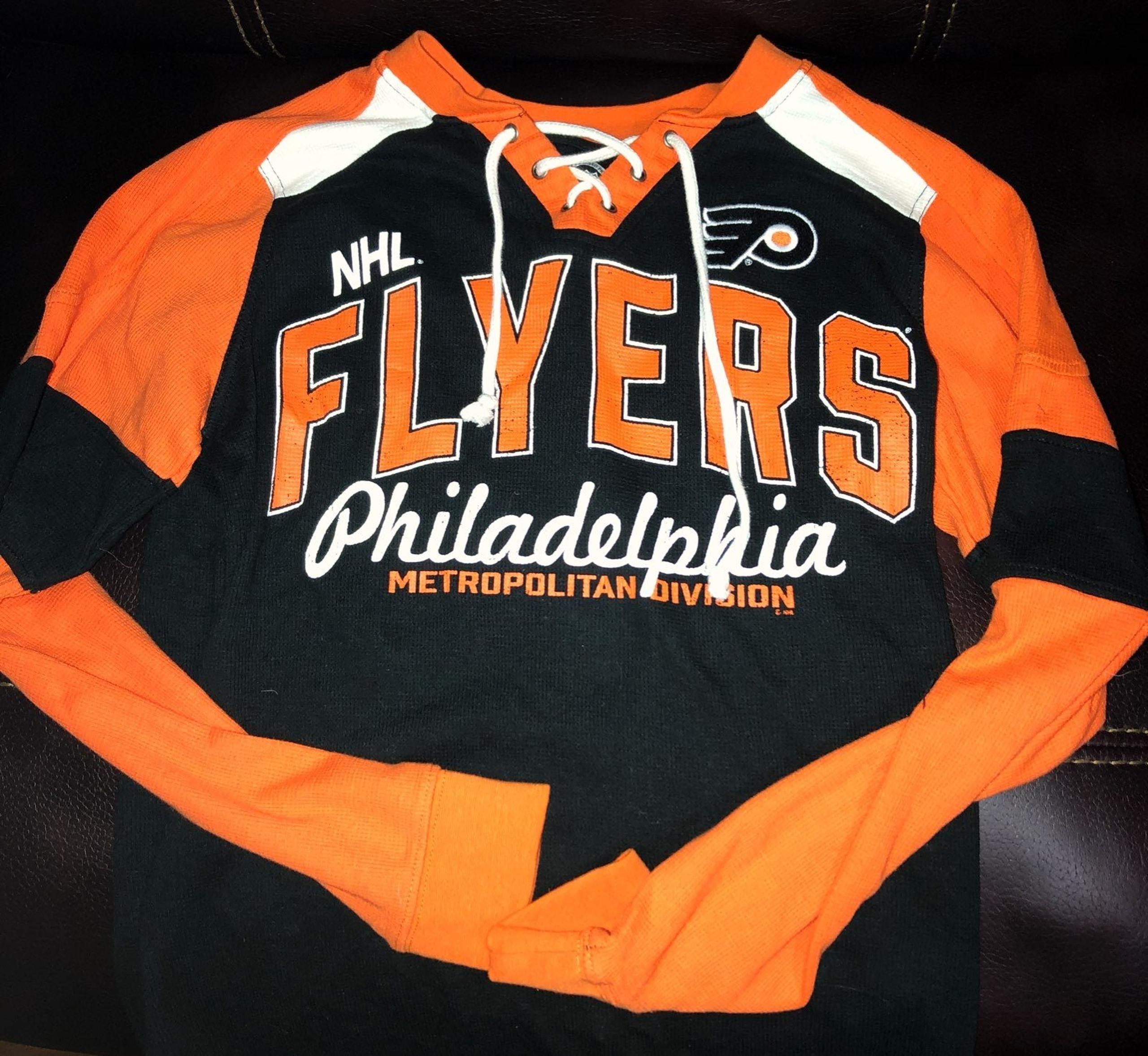 GIii Sports by Carl Bankd NHL Flyers Sweatshirt