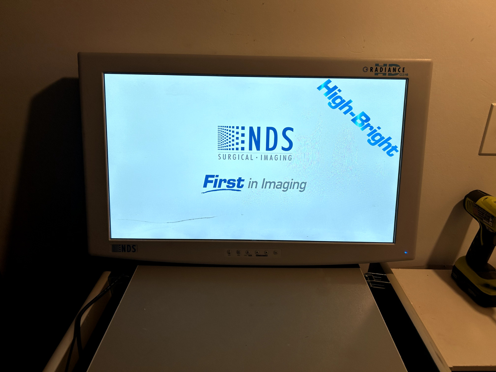 NDS Radiance 26 G2 HB Monitor SC-WU26-A1511 - No Power Supply
