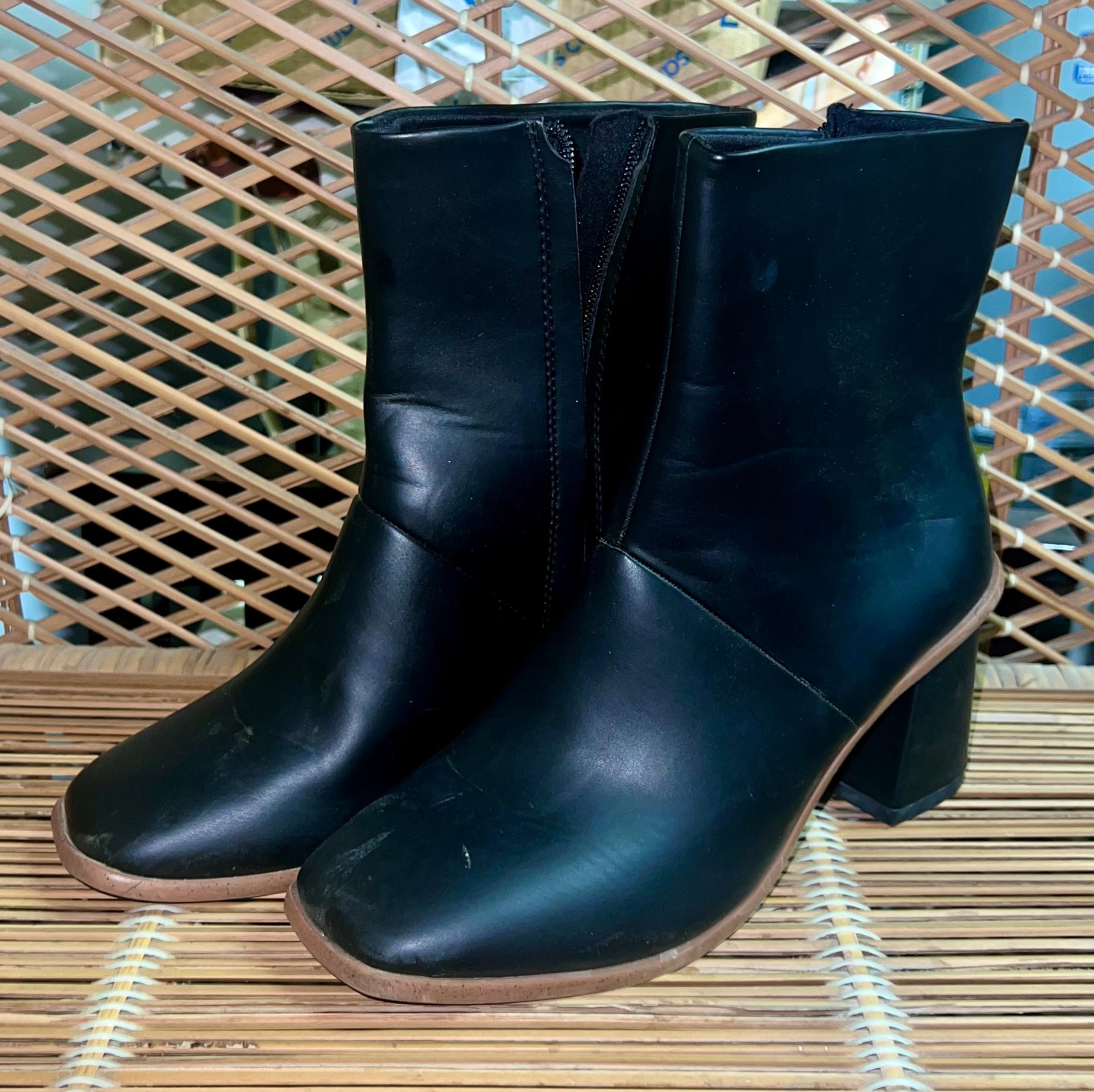 Time and Tru Women's Square Toe Chunky Heel Dress Boots