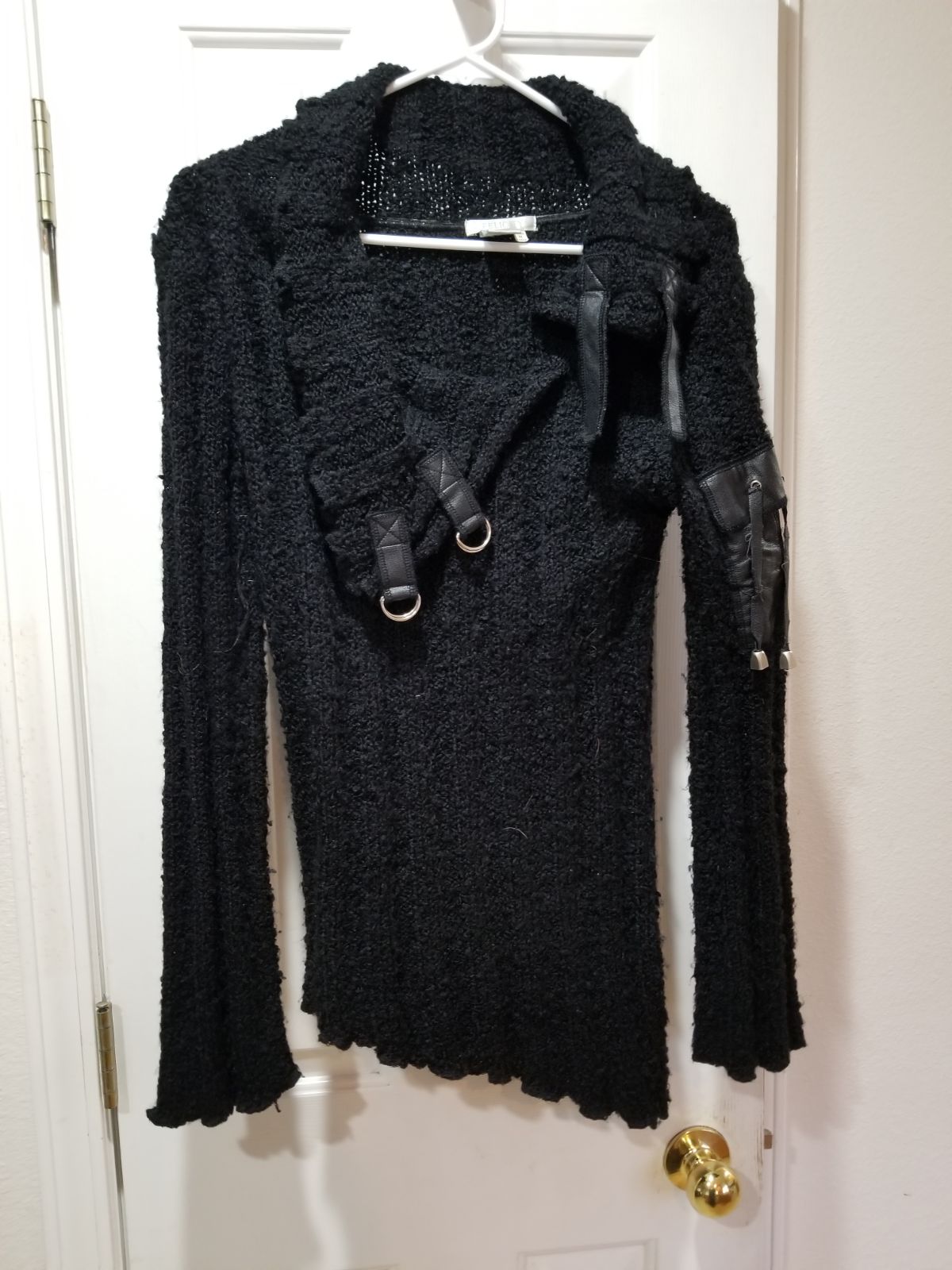 Felicity Black Sweater Outfit M