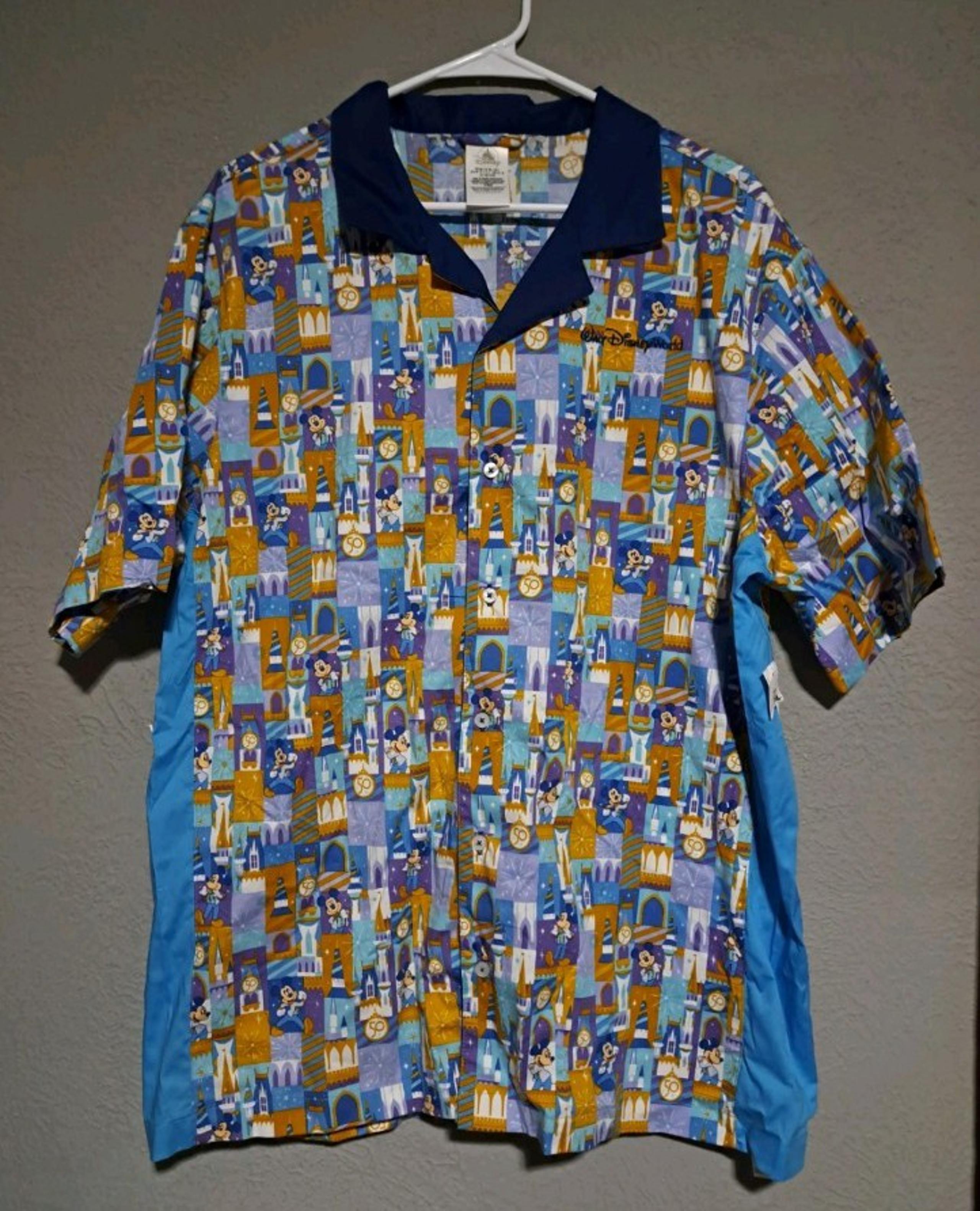 Disney Mickey Mouse Magic Kingdom Men's Button  Shirt Large See Measurements NEW