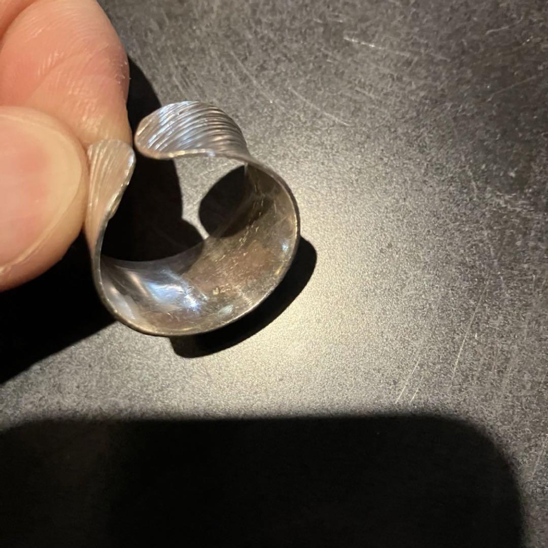 よく見る「芸能人が愛用 SILVER925 REVERSE KOMARU RING/Silver/Ring アクセサリー