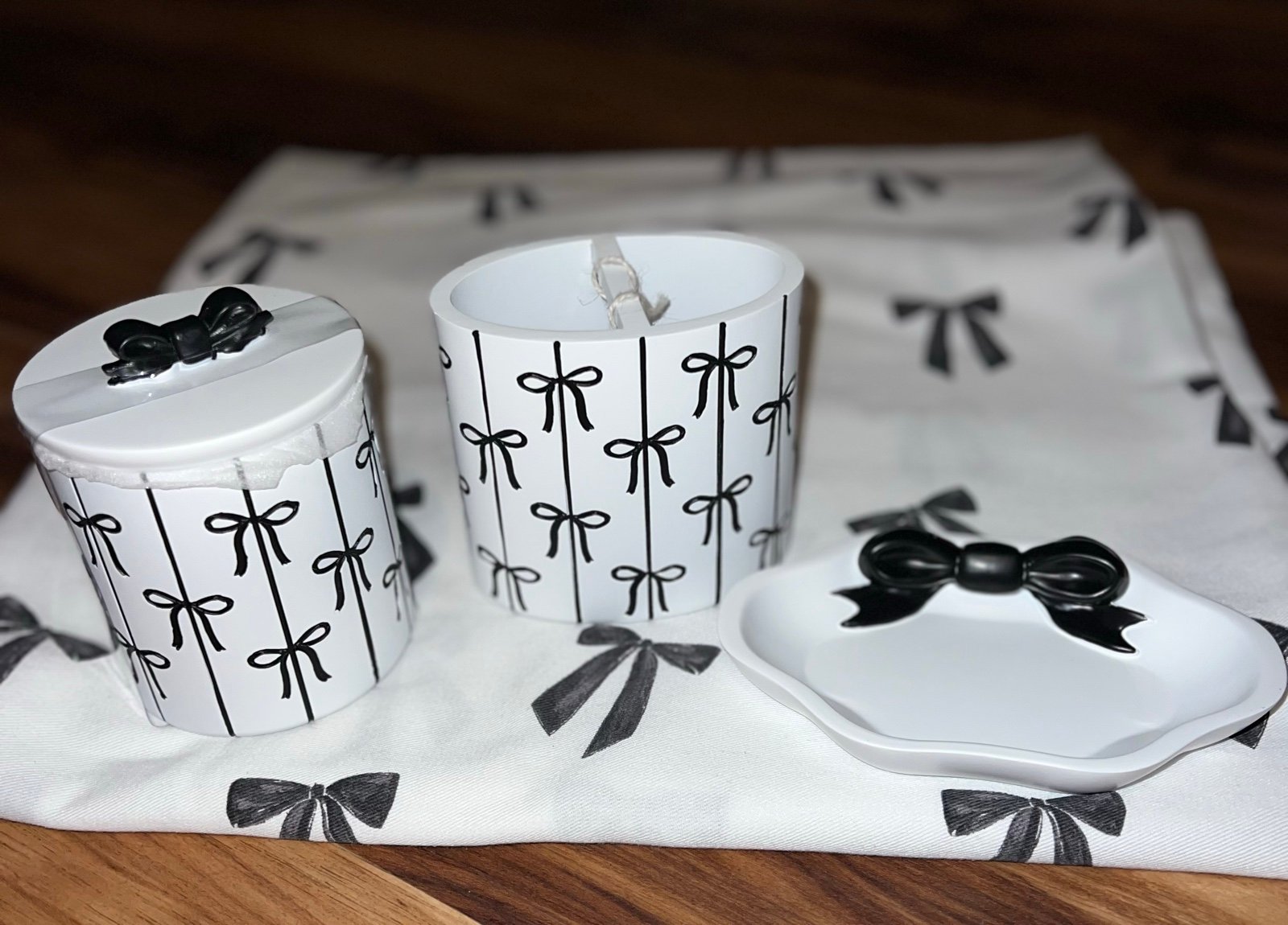 Black & White Bow Bathroom Set