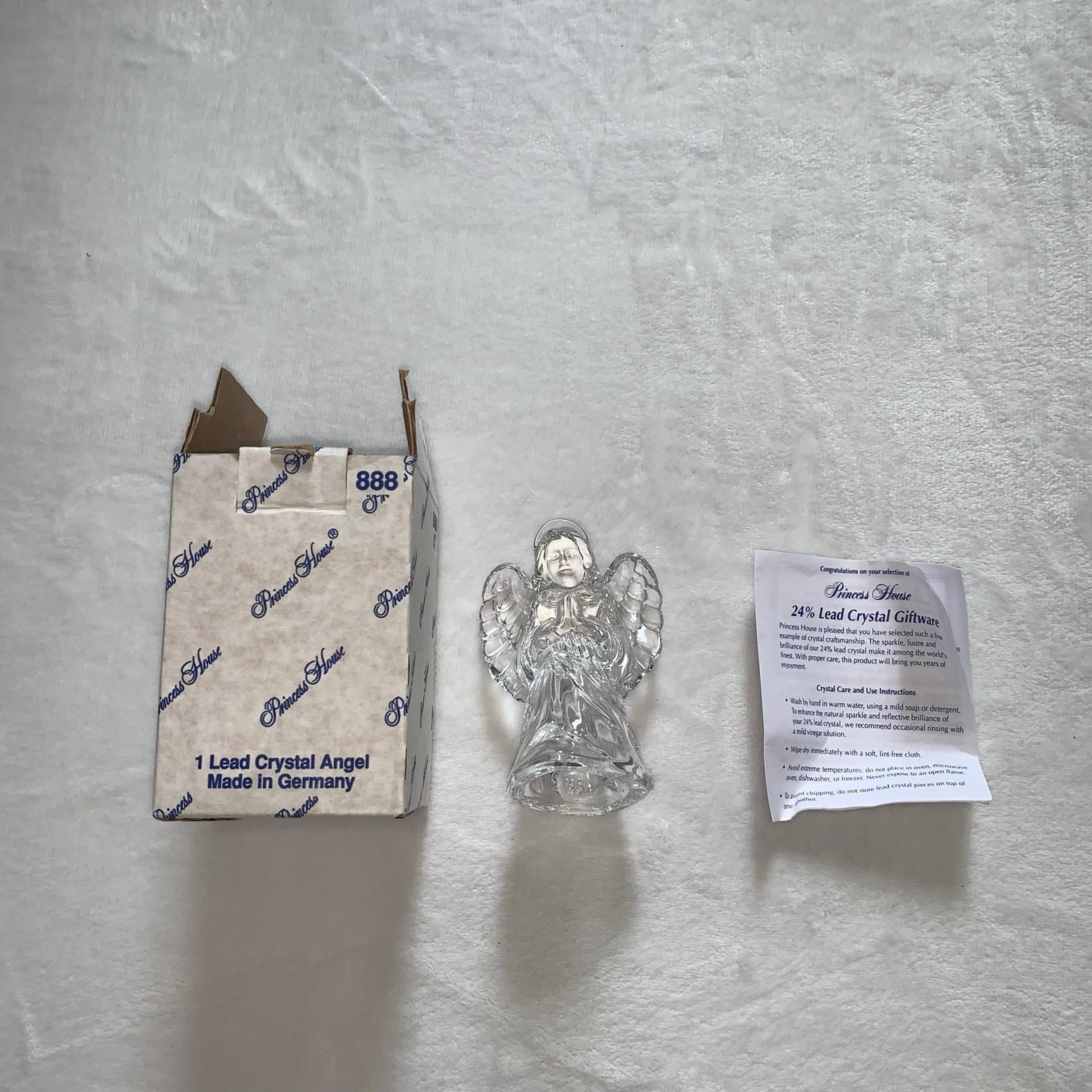 Princess house crystal Angel figurine in excellent condition  Matching nativity