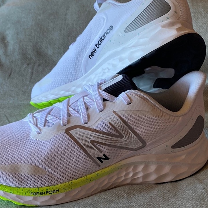NEW Men’s New Balance White Fresh Foam Running Shoes 10.5 NWB