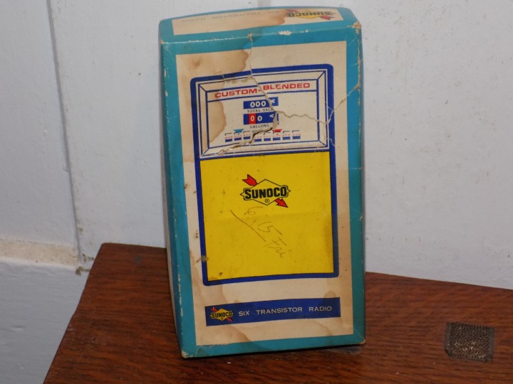 Vintage Sunoco Six Transistor Radio in Box