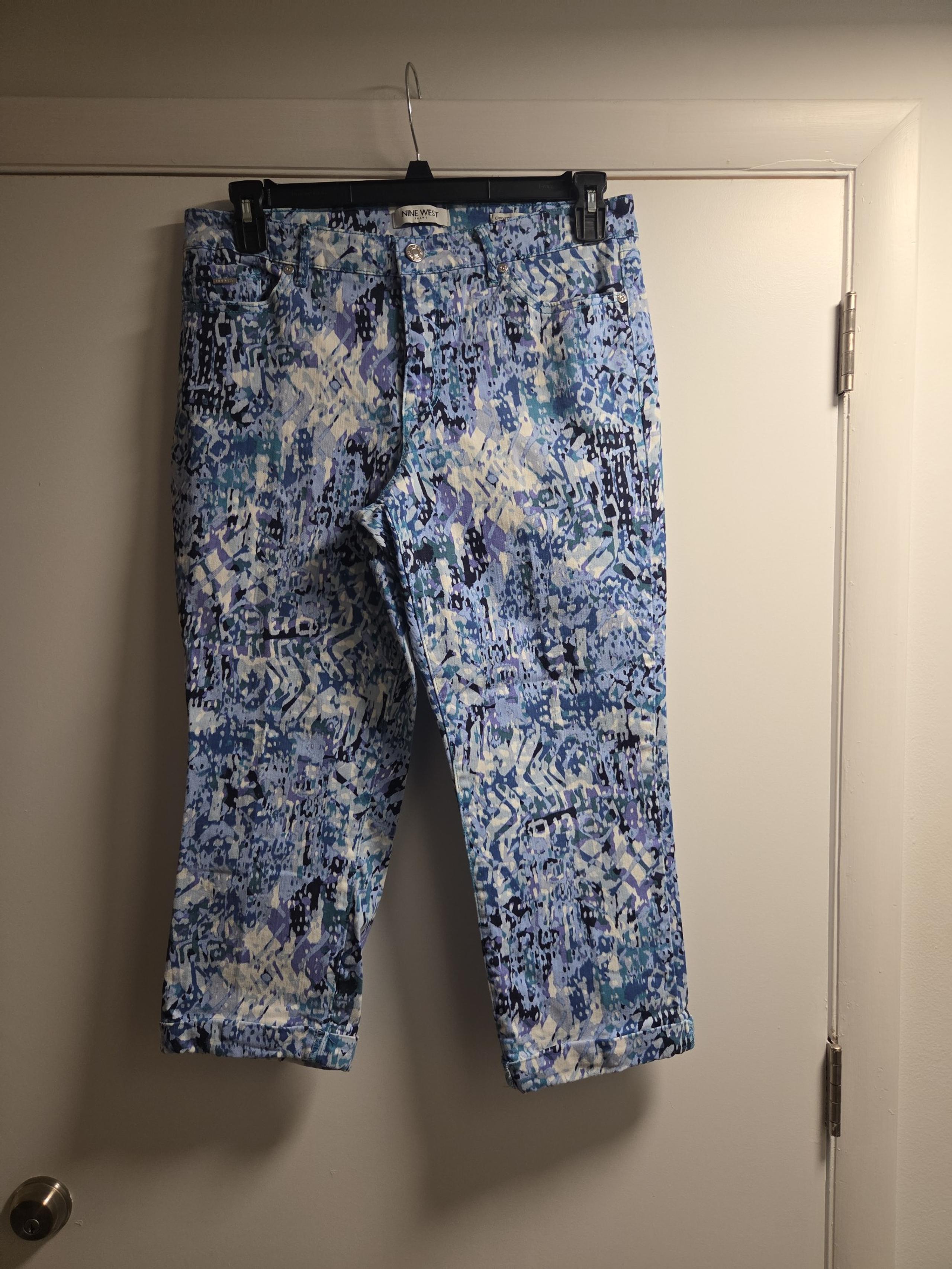 Ladies Nine West Chrystie Capri pants.  Size 12 . Multicolored. Very pretty
